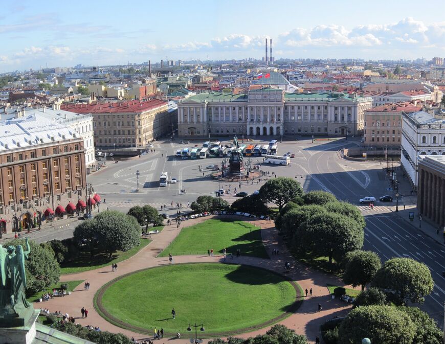 Исаакиевская площадь в Санкт-Петербурге