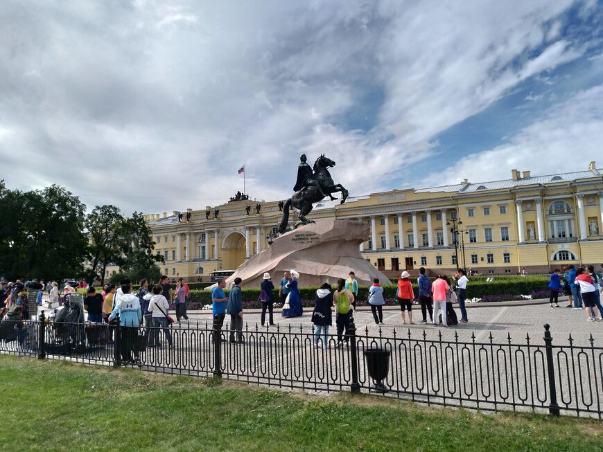 Сенатская площадь в Санкт-Петербурге