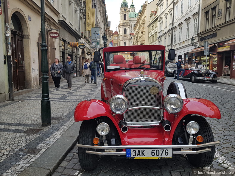 Ретро-авто на улицах Праги