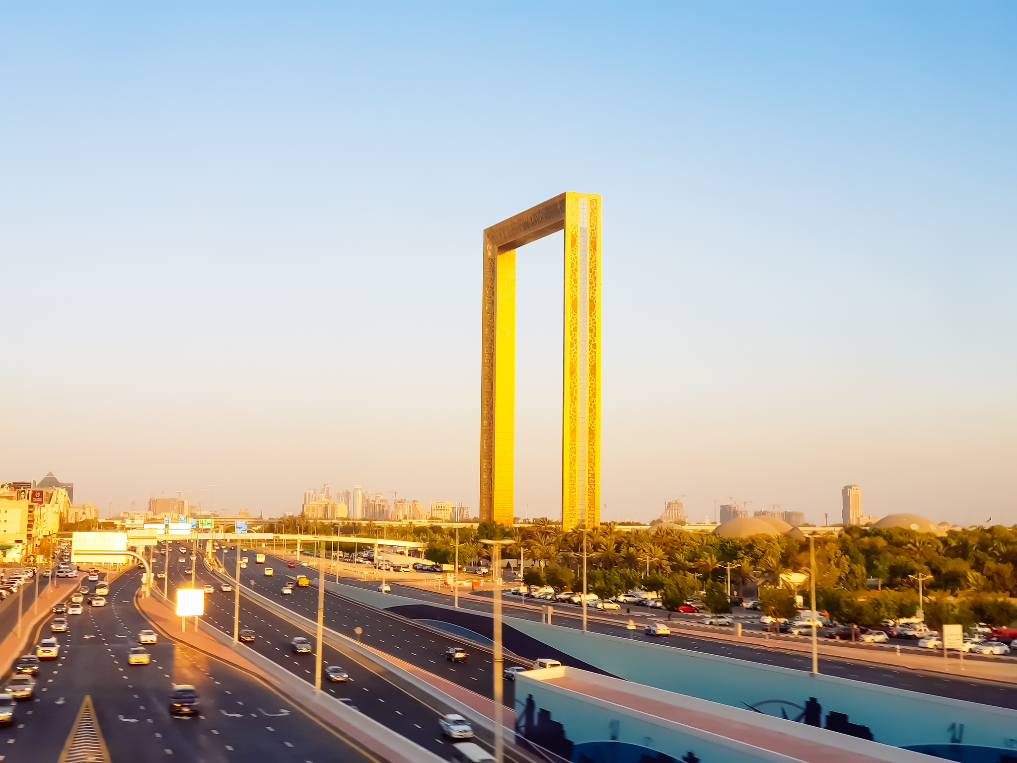 Дубай golden. Дубай фрейм. Золотая арка Дубай. "Дубайская рама", Дубай. Дубайская рамка Дубай.