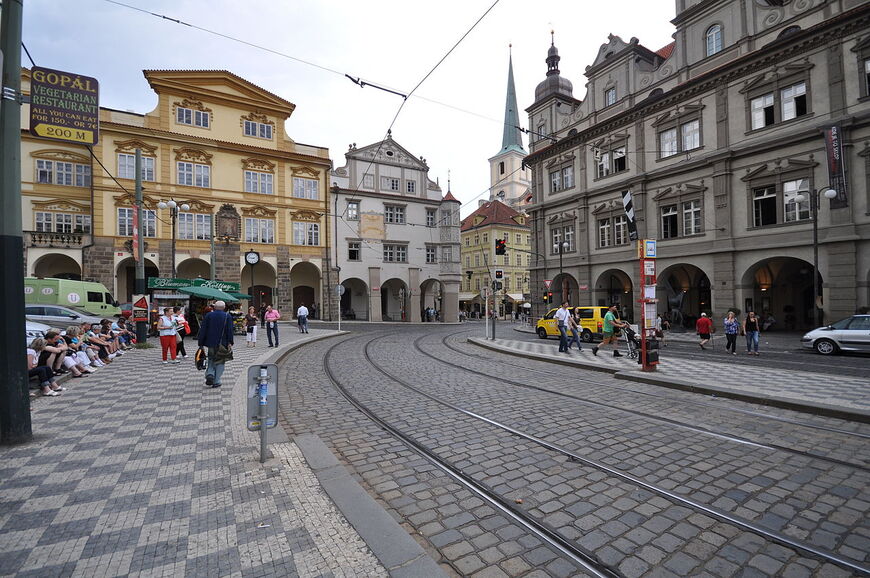Малостранская площадь в Праге (Malostranské náměstí)