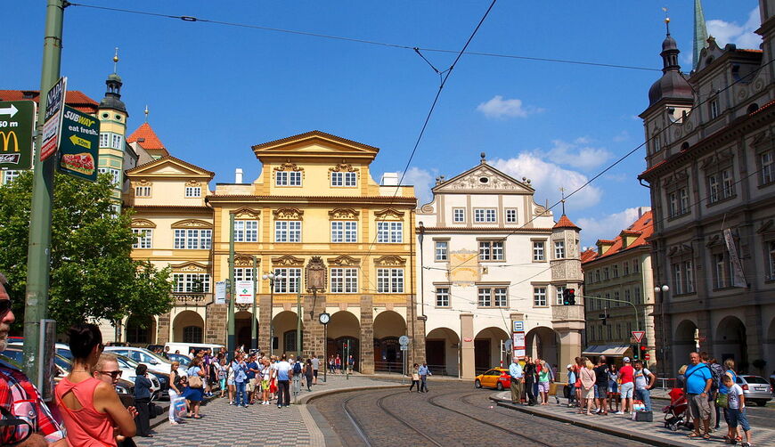 Малостранская площадь в Праге (Malostranské náměstí)