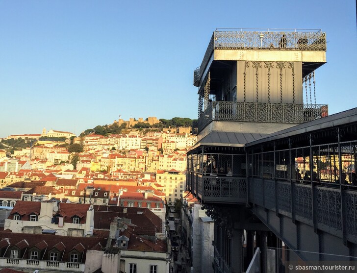 Бесплатный лифт к Монастырю ду Карму. Лиссабон