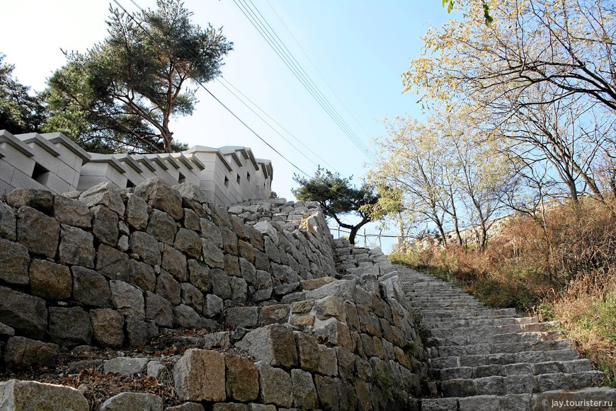 Вдоль «Великой сеульской» стены