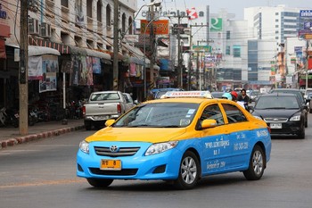 В Таиланде таксист вернул туристу сумку с 10 000 долларов