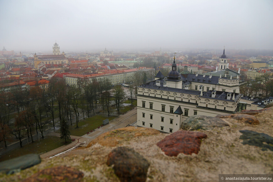Вид на Старый город Вильнюса с башни Гедиминаса. Высоко и бесплатно!)
