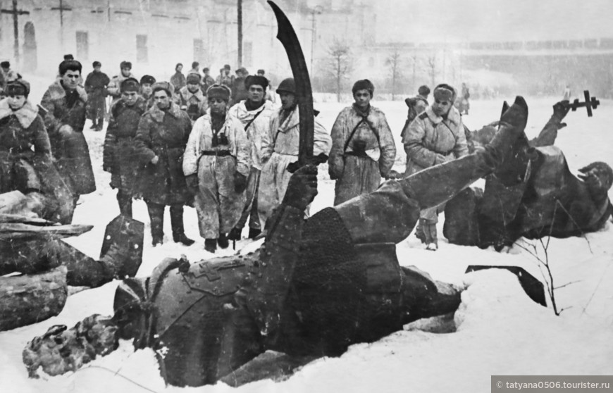 Советские войска вошли в новгородский Кремль 20 января 1944 г. (фото из интернета)