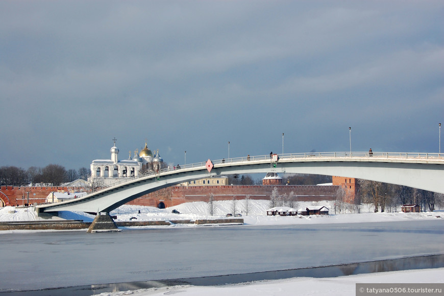 Вид на Кремль и пешеходный мост