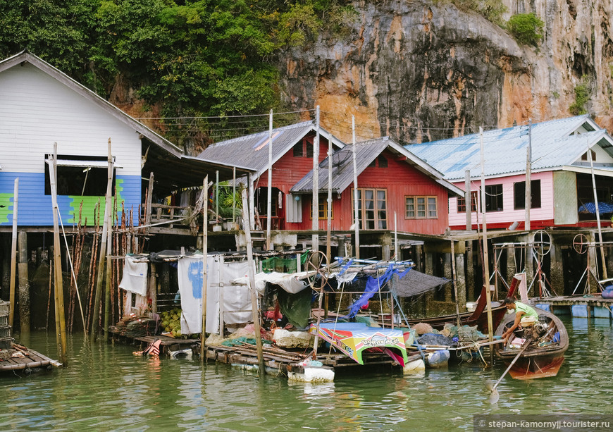Деревня тайцев-мусульман на острове в заливе