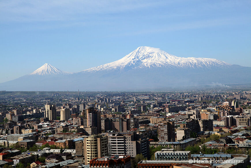Ереван на фоне горы Арарат