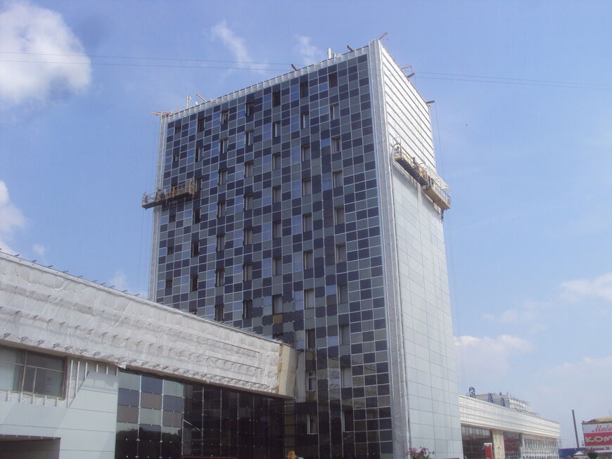 В самом высоком корпусе вокзала расположена гостиница