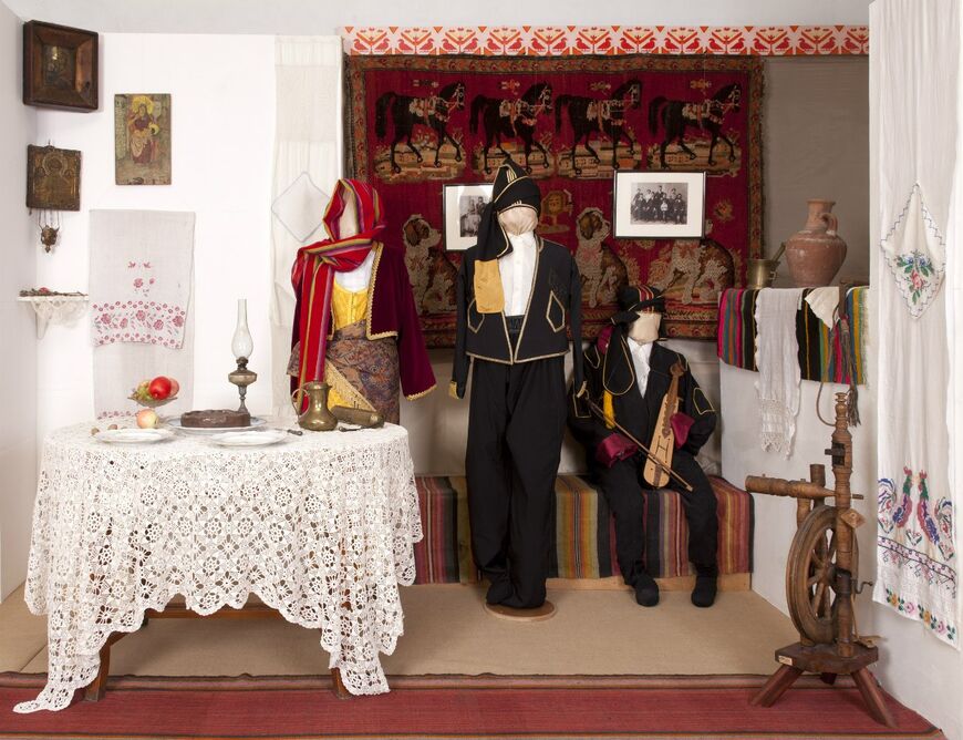 Экспозиция «Мозаика культур народов Крыма», понтийские греки