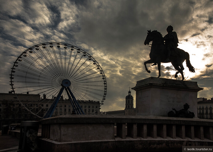 Площадь Белькур со статуей Людовику XIV.