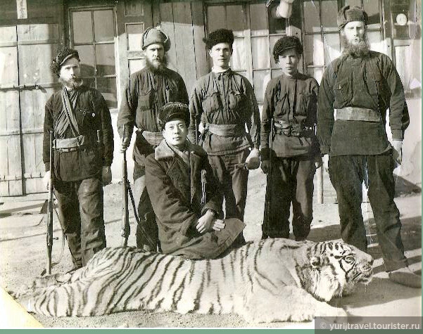 Русские старообрядцы после удачной охоты в Манчжурии