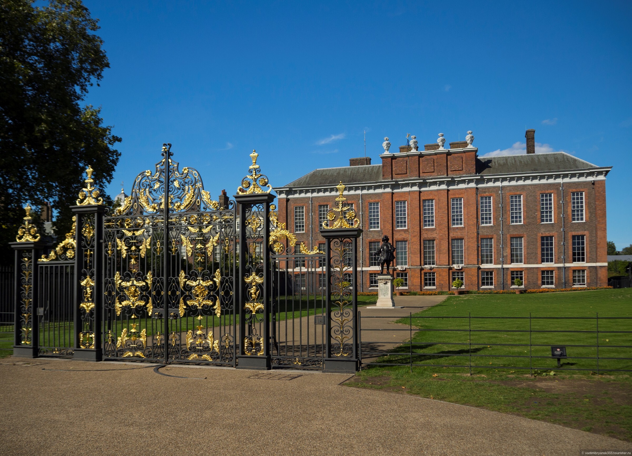 Сайт кенсингтонского дворца. Kensington Palace. Кенсингтонский дворец в Лондоне. Садах Кенсингтонского дворца. Кенсингтон здание sis.