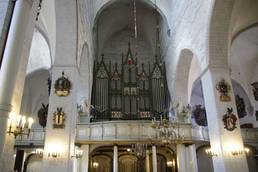 Старинный орган