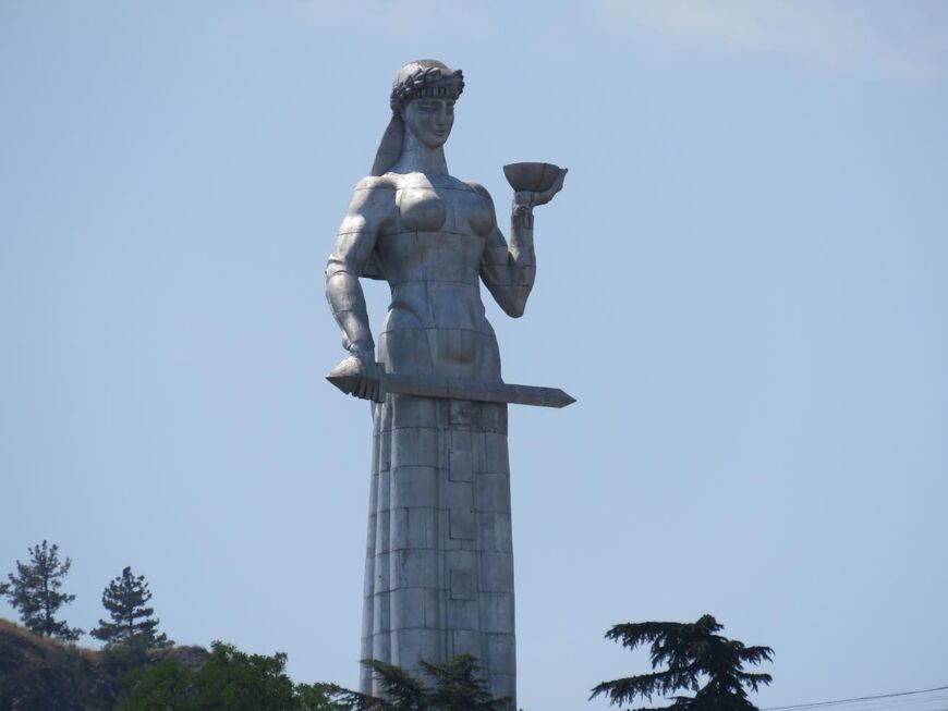 Монумент «Мать Картли» в Тбилиси