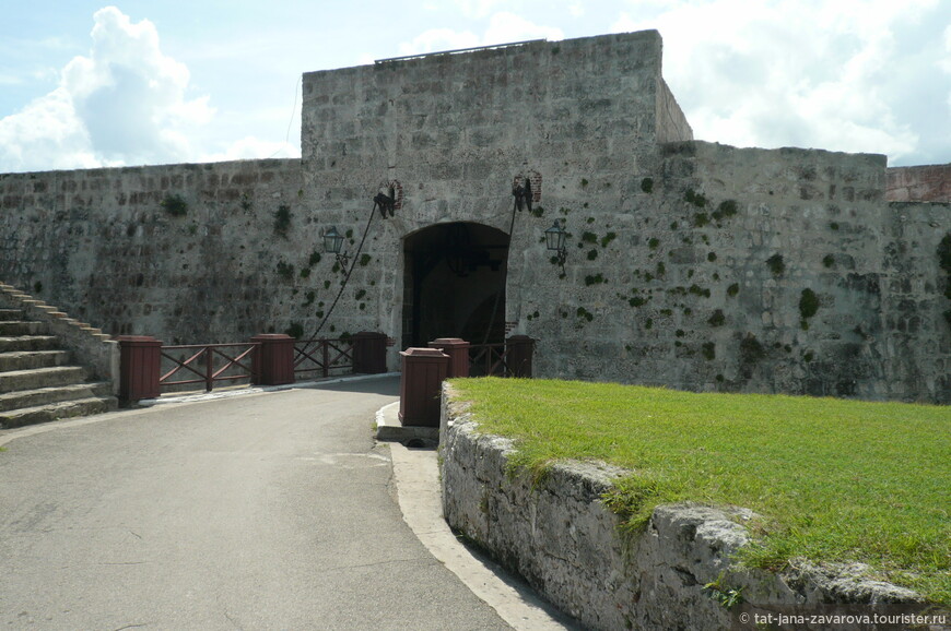 Вход в форт Ла-Кабанья.