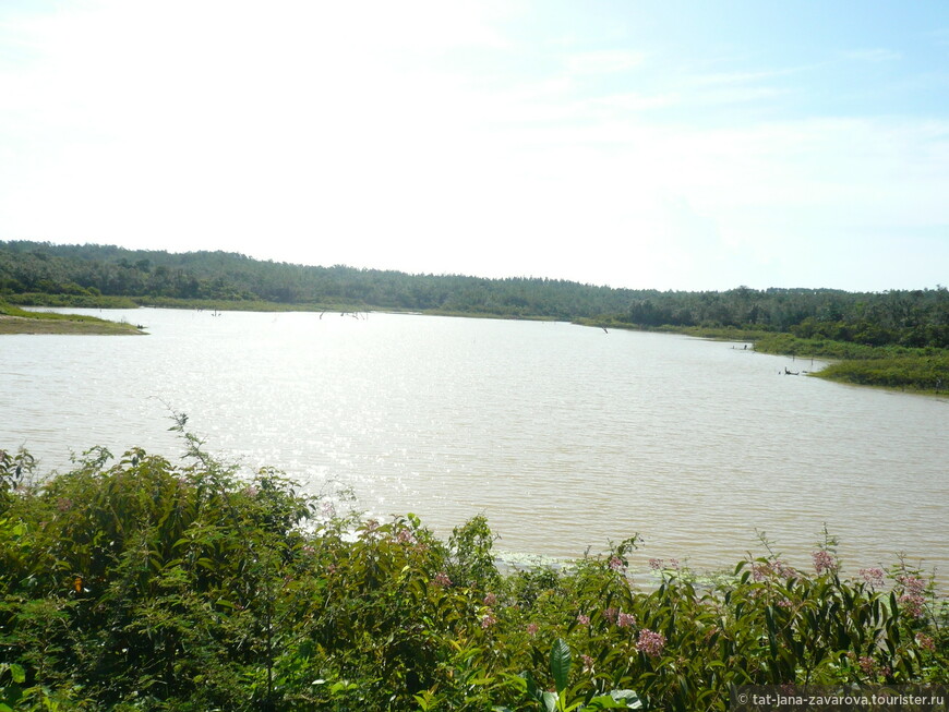Озеро в долине Виньялеса.