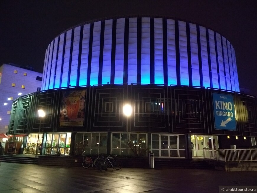 Дрезден: Кинотеатр «UFA-Kristallpalast». Кино с завтраком