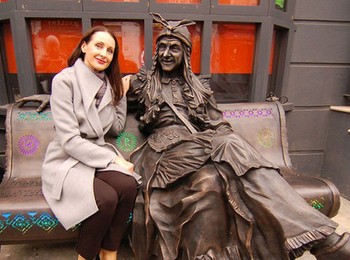Скульптура Бабы Яги появилась в Лондоне