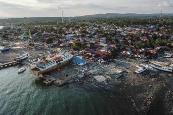 Туристов предупреждают о вероятности цунами в Индонезии