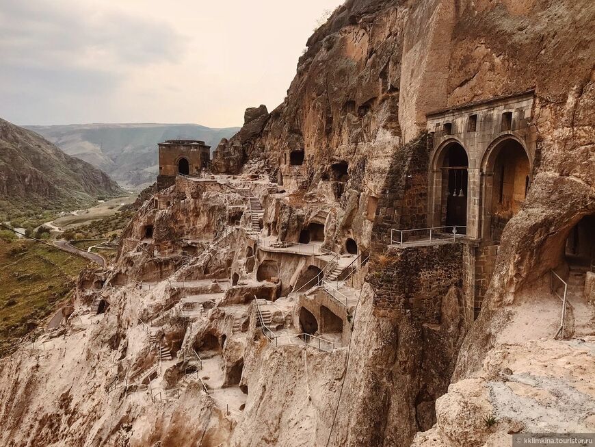 Монастырь и пещерный город Вардзиа