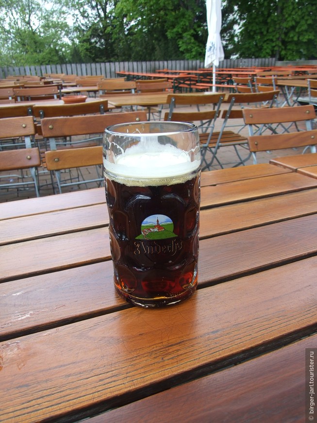 Ein mass dunkel bier - одна мера темного пива.