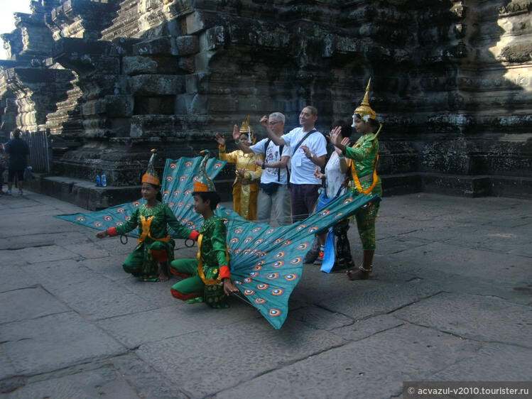 Национальные костюмы, танцы и музыка Камбоджи