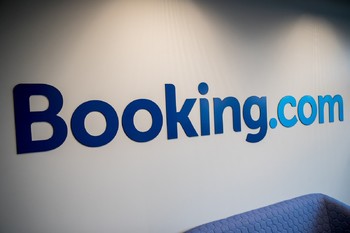 Booking.com повысил комиссию для отельеров в России 