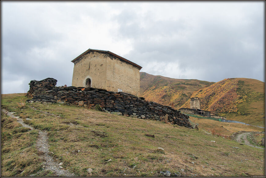 Храм Святого Георгия на окраине Ушгули