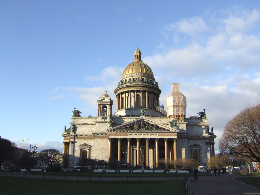 Исаакиевская площадь в Санкт-Петербурге
