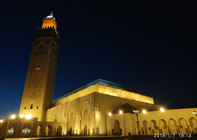 Тёмной ночью в мечети Хасана в Касабланке...