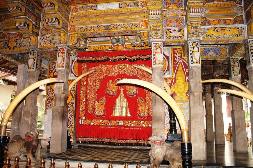 Храм Зуба Будды в Канди на Шри-Ланке