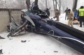 В Казахстане вертолёт рухнул на санаторий  