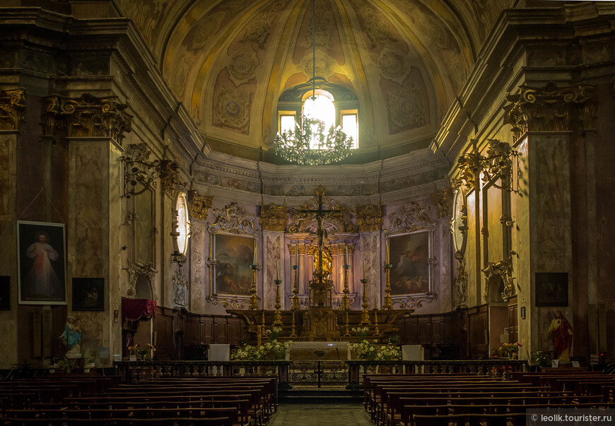  Церковь Санта Мария ин Албис.