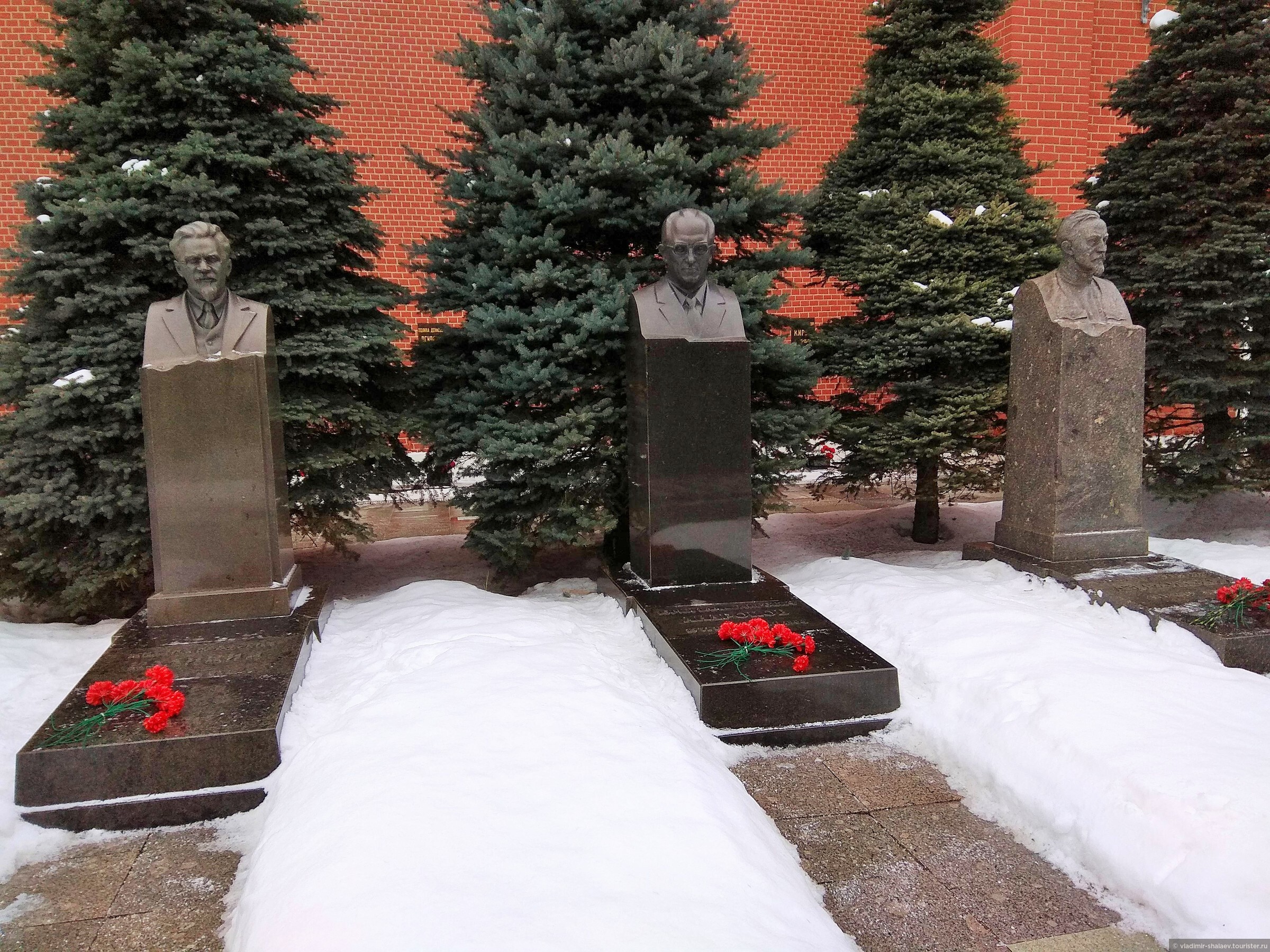 Братские могилы у кремлевской стены