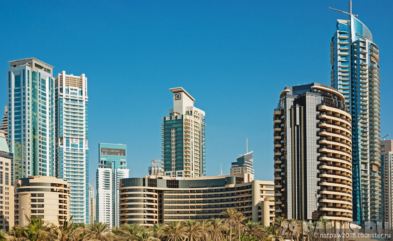 Одно из высотных зданий - Jumeirah Beach Residence,
