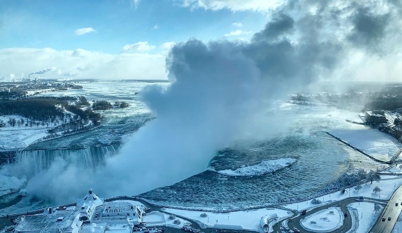 Ниагарский водопад vs зима: лучшие снимки фантастического преображения