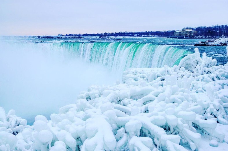 Ниагарский водопад vs зима: лучшие снимки фантастического преображения