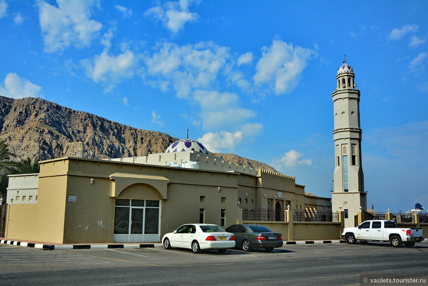 Мечети в Хасабе не интересные и стандартные