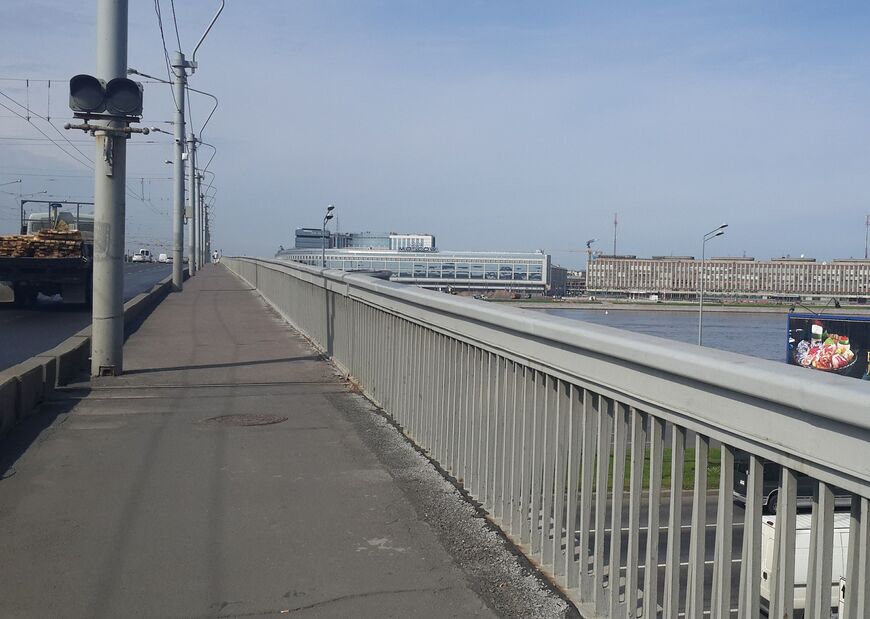 Мост Александра Невского в Санкт-Петербурге
