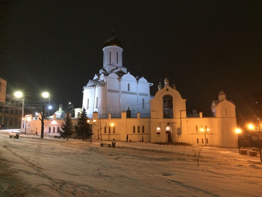 Троицкая церковь в вечернее время