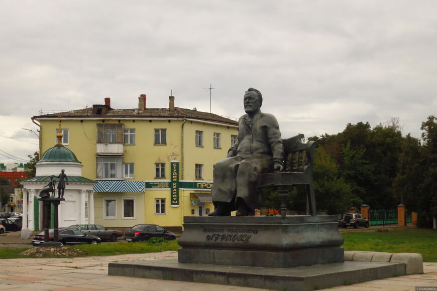 Памятник Лескову в Орле