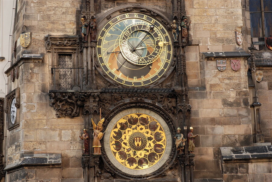Старинные башенные часы