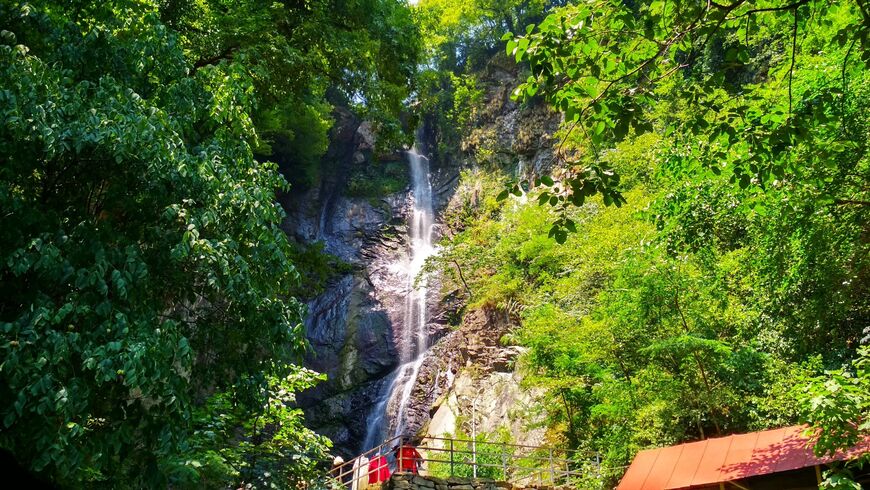Смотровая площадка у водопада Mахунцети