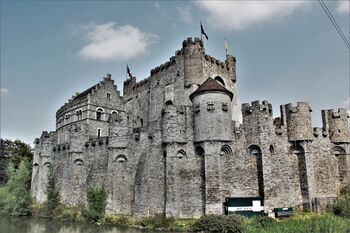 Замок графов Фландрии в Бельгии (Gravensteen)
