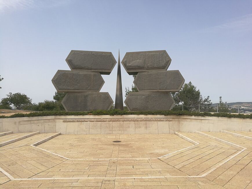 Монумент сражавшимся евреям