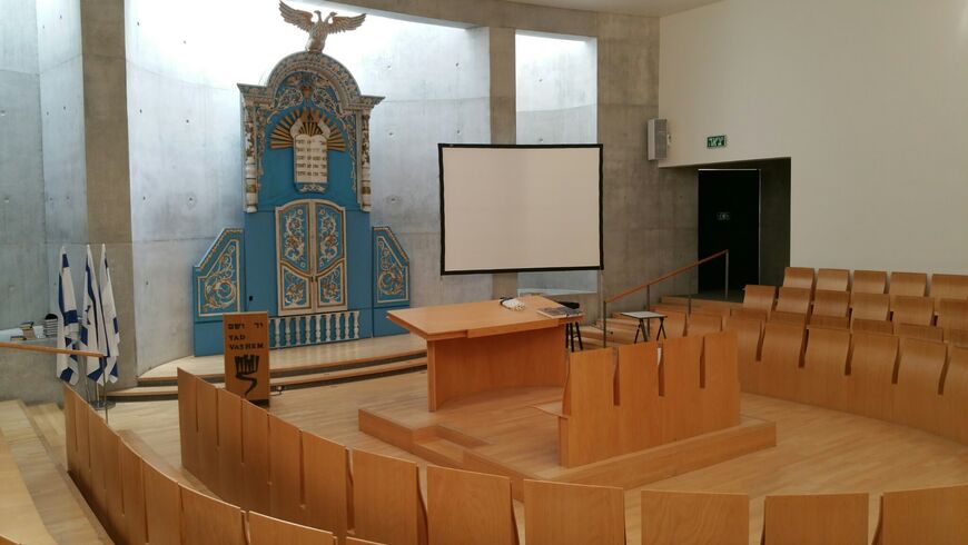 Зал синагоги
