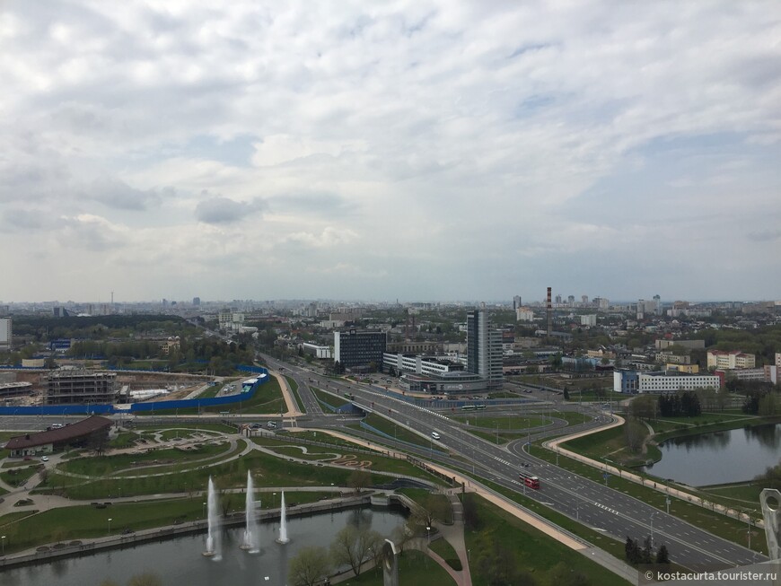 Вид на проспект Независимости с крыши национальной библиотеки. Минск